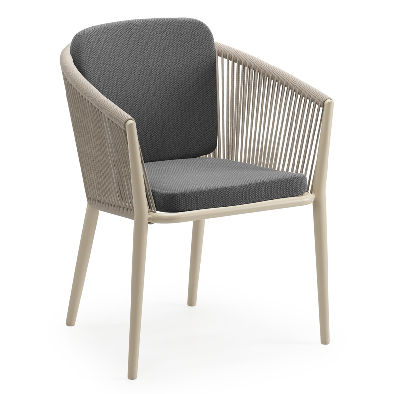 Orso tuinstoel in beige aluminium en beige verticaal geweven ronde rope met zitkussen in All Weather Sunbrella® Luxe Lopi Shadow