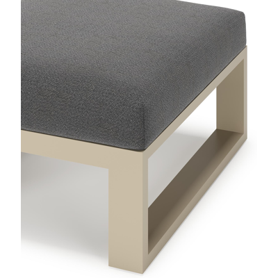 Verato poef in beige aluminium met savane tornado all weather sunbrella® luxe kussen