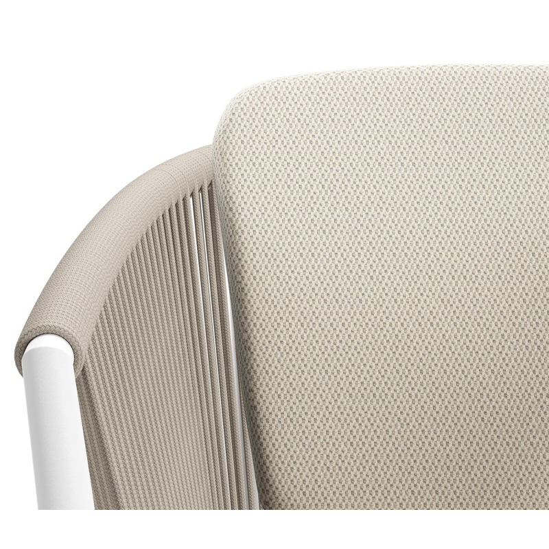 Orso tuinstoel in wit aluminium en beige verticaal geweven ronde rope met kussen in lopi marble all weather sunbrella® luxe