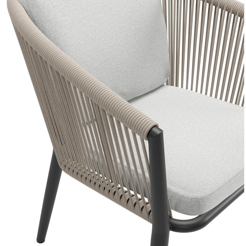 Orso tuinstoel in zwart aluminium en beige verticaal geweven ronde rope met luxe zitkussen in All Weather Sunbrella® Luxe Natte Grey Chine