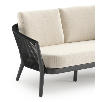 Orso loungebank in zwart aluminium en zwart verticaal geweven ronde rope met Althea Off White all weather cosytica kussen