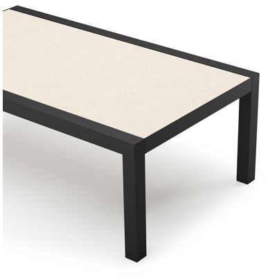 Alcudia loungetafel in zwart aluminium en sintered stone beige - L 120 x B 70 x H 43 cm
