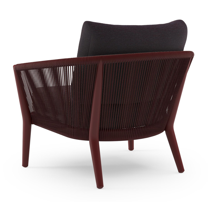 Orso loungestoel in ruby aluminium en ruby verticaal geweven ronde rope met Tundra Red all weather sunbrella® luxe kussen