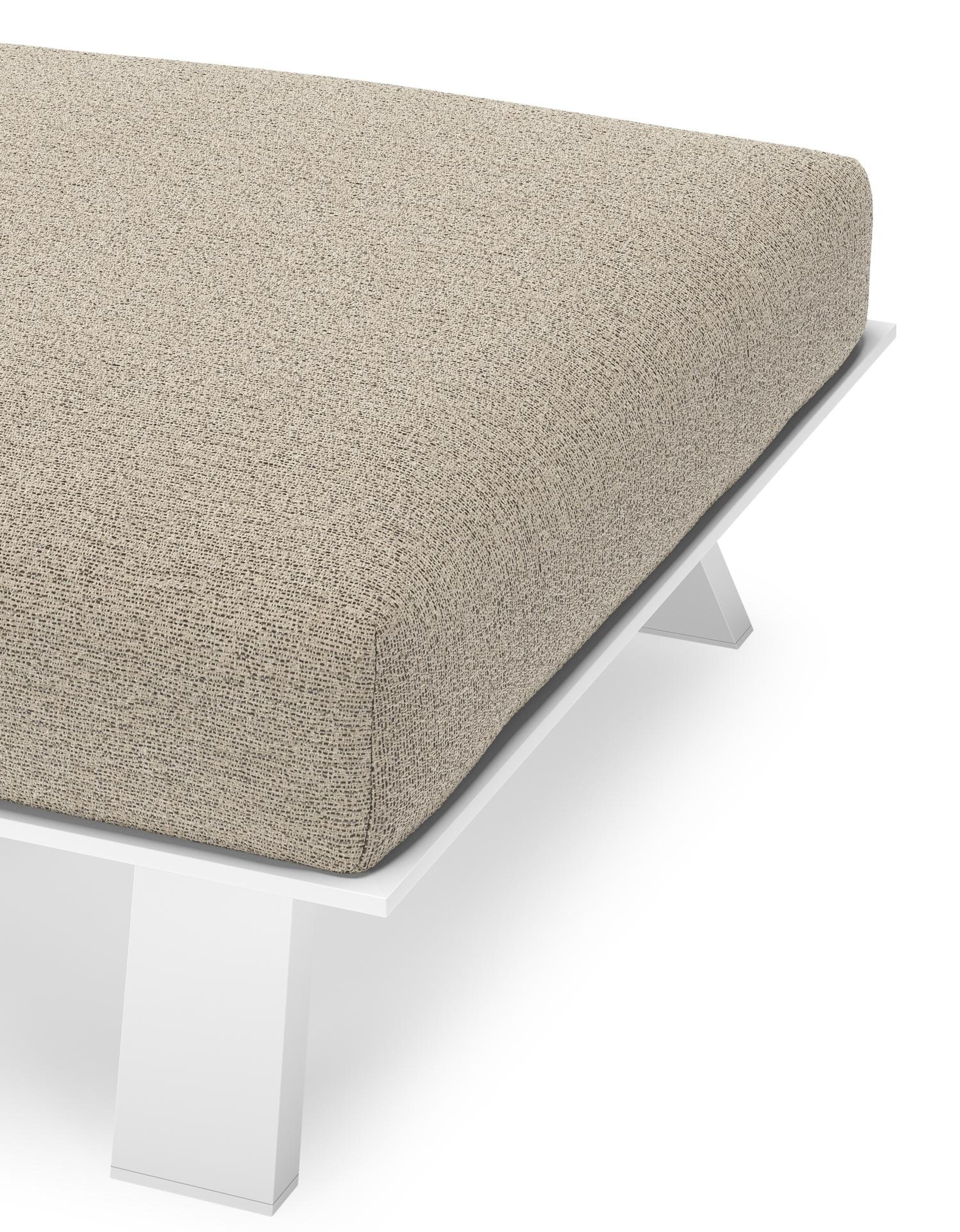 Cesano poef in wit aluminium met catania beige all weather Cosytica kussen