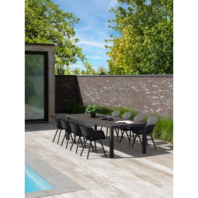 Varese tuinset in zwart aluminium en zwart volkeramiek tafelblad met 8 Artena tuinstoelen
