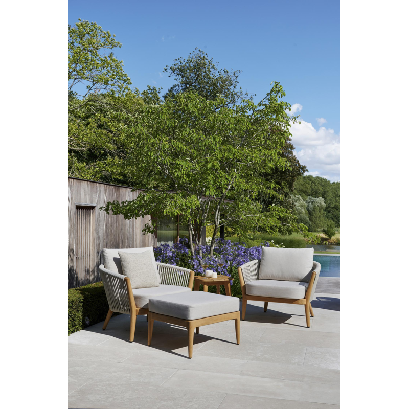 Orso loungestoel in teak en beige verticaal geweven ronde rope met Chartres Sooty all weather sunbrella® luxe kussen