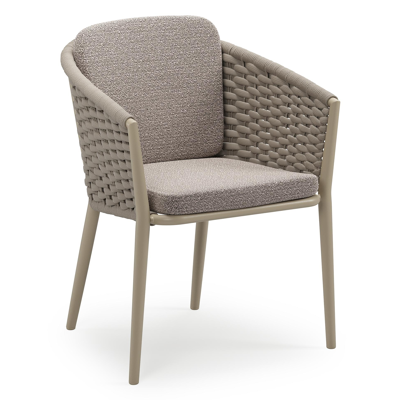 Orso stapelbare tuinstoel in beige aluminium en beige horizontaal geweven ronde rope met stoelkussen in All Weather Sunbrella® Luxe Wander Granite