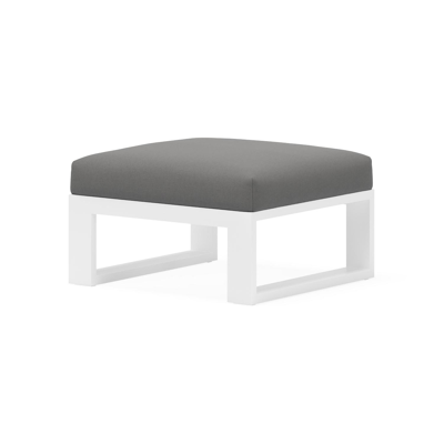 Verato poef in wit aluminium met natte charcoal chine all weather sunbrella® luxe kussen