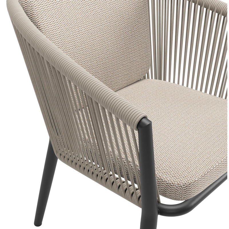 Orso tuinstoel in zwart aluminium en beige verticaal geweven ronde rope met zitkussen in All Weather Sunbrella® Luxe Lopi Fossil