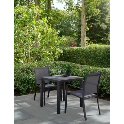 Feltro tuinset in zwart aluminium en grijs volkeramiek tafelblad met 2 stapelbare Calobra tuinstoelen