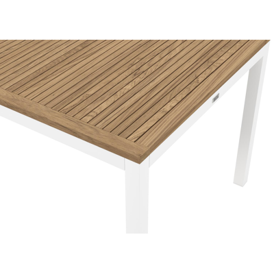 Ensemble de jardin Feltro en aluminium blanc avec plateau de table en teck naturel et 4 chaises de jardin empilables Bareto