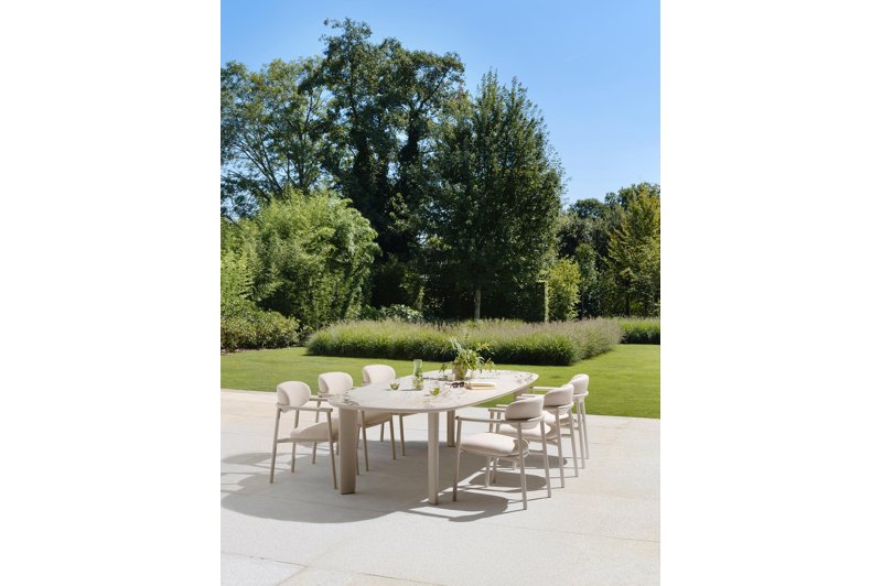 Amico tuintafel bombo in beige aluminium en volkeramiek Black Obsession - L 270 x B 125 x H 73.5 cm