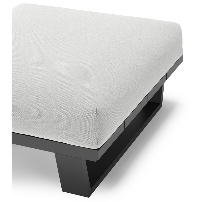 Pagino poef in zwart aluminium met natte grey chine all weather sunbrella® luxe kussen