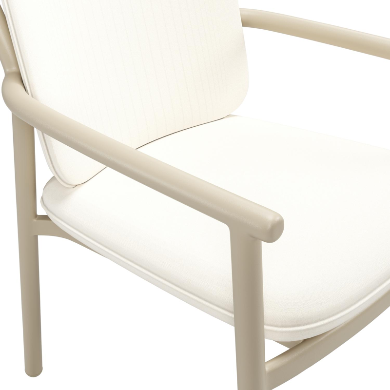 Bono stapelbare tuinstoel in beige aluminium met stoelkussen in All Weather Sunbrella® Luxe Natte White