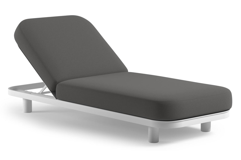 Donato verstelbaar ligbed in wit aluminium met natte charcoal chine all weather sunbrella® luxe kussen