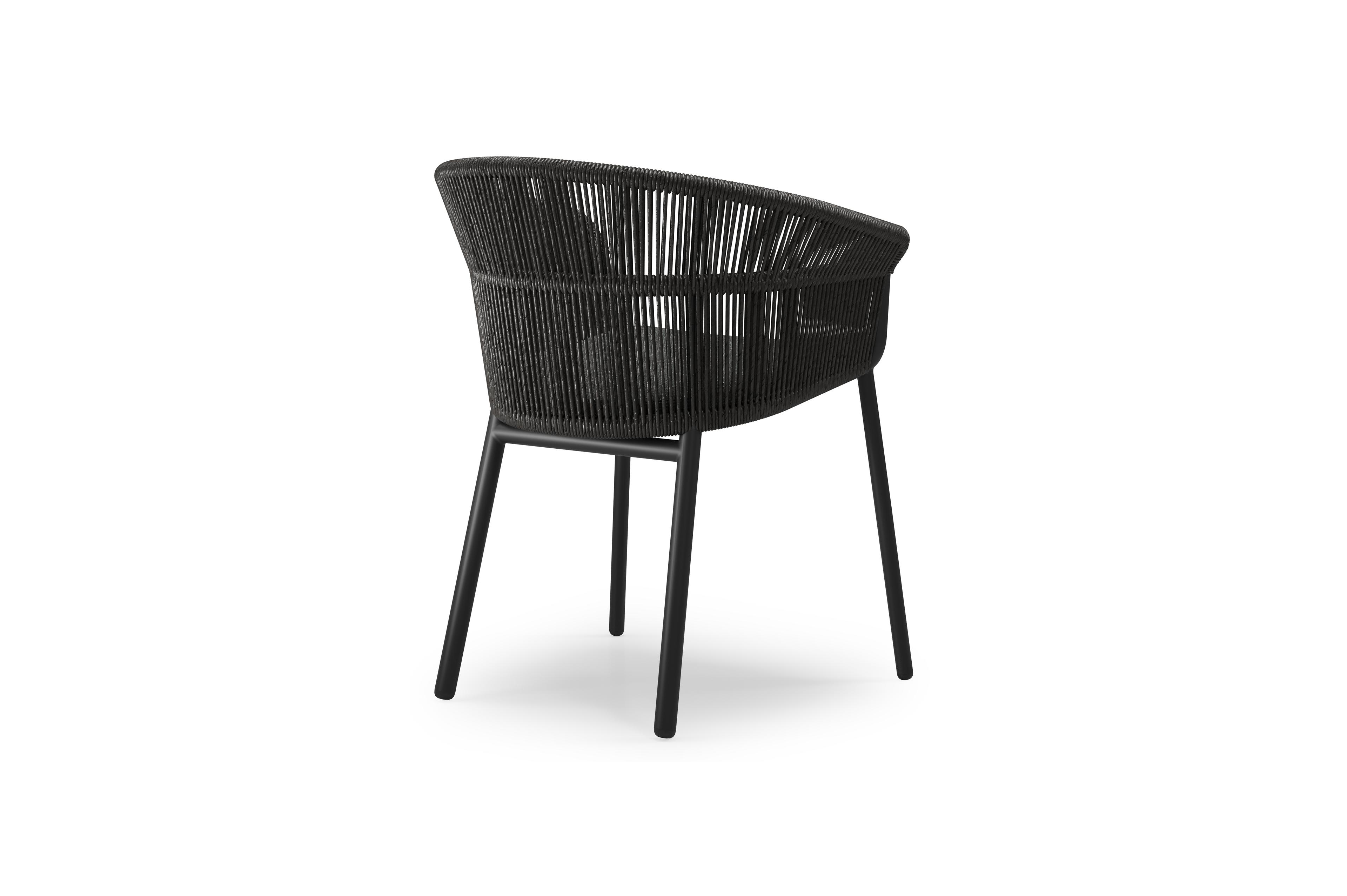 Matera stapelbare tuinstoel in zwart aluminium en zwart gedraaide ronde wicker met kussen in sky black weather+ softtouch
