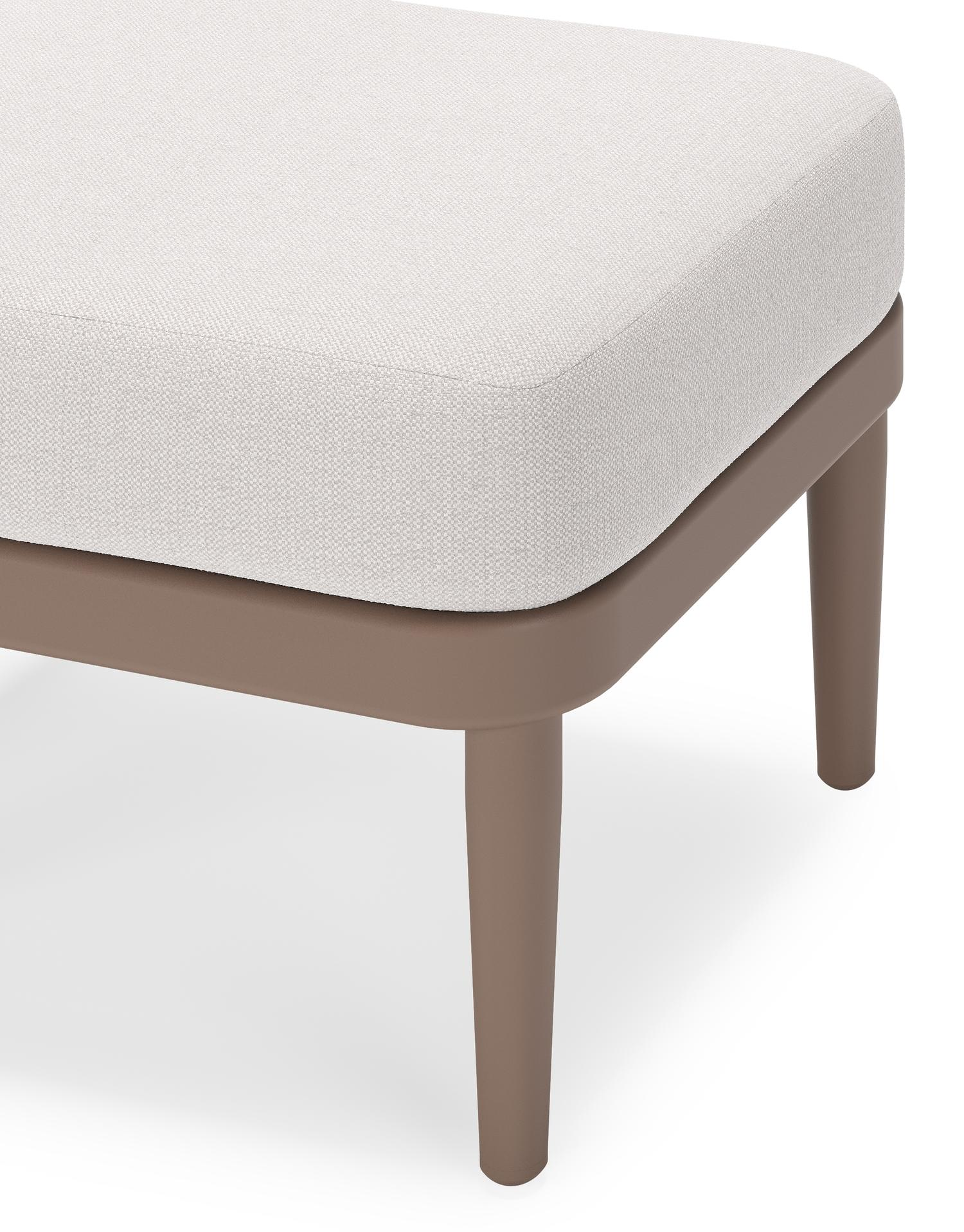 Orso poef in taupe aluminium met Savane Whisper all weather sunbrella® luxe kussen