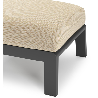 Cosenzo poef in zwart aluminium met althea camel all weather cosytica kussen