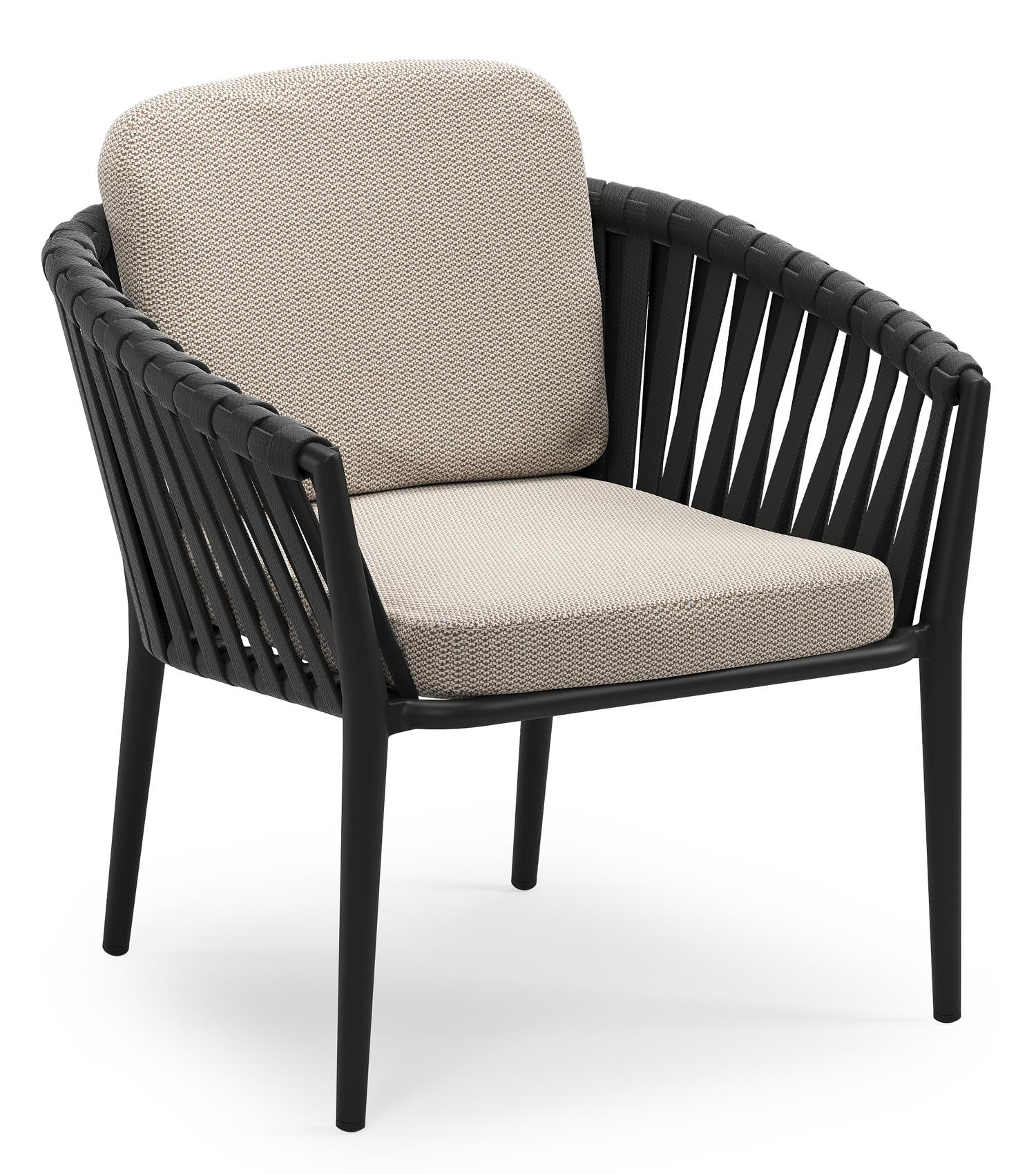 Orso low dining tuinstoel in zwart aluminium en zwart verticaal geweven luxe vlakke brede rope met stoelkussen in All Weather Sunbrella® Luxe Lopi Fossil