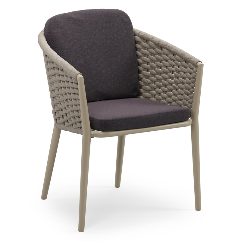 Orso stapelbare tuinstoel in beige aluminium en beige horizontaal geweven ronde rope met stoelkussen in All Weather Sunbrella® Luxe Tundra Red