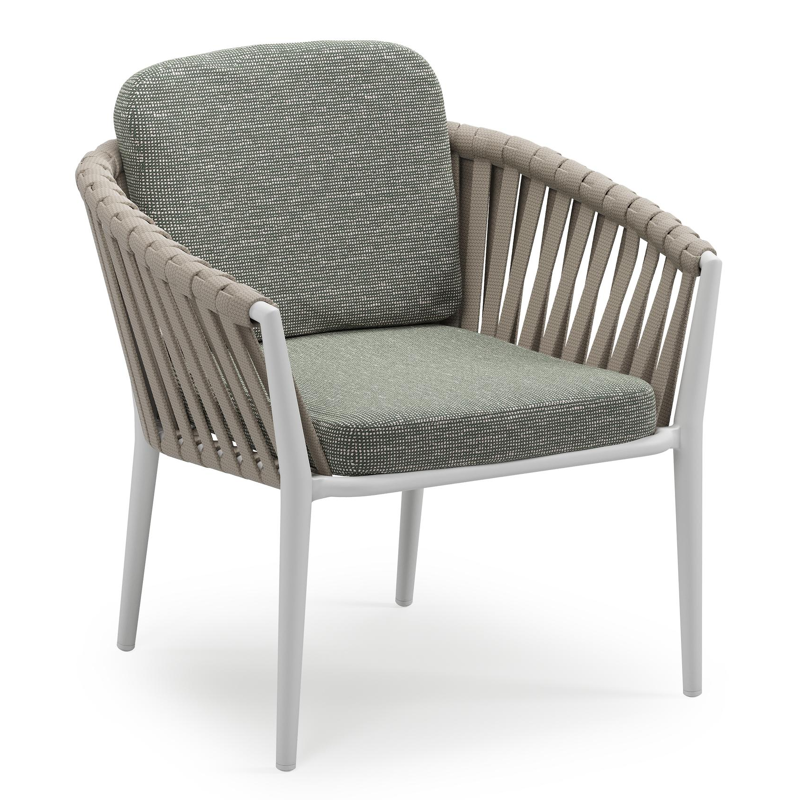 Orso low dining tuinstoel in wit aluminium en beige verticaal geweven luxe vlakke brede rope met stoelkussen in All Weather Sunbrella® Luxe Slow Fern