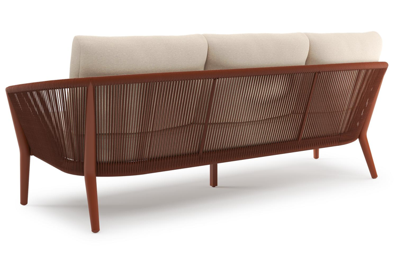 Orso loungebank in roestbruin aluminium en roestbruin verticaal geweven ronde rope met Heritage Papyrus all weather sunbrella® luxe kussen