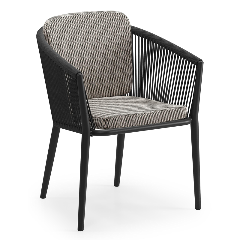 Orso tuinstoel in zwart aluminium en zwart verticaal geweven ronde rope met zitkussen in All Weather Sunbrella® Luxe Lopi Pepper