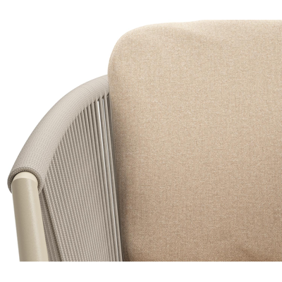 Orso tuinstoel in beige aluminium en beige verticaal geweven ronde rope met luxe zitkussen in All Weather Sunbrella® Luxe Natte Heather Beige