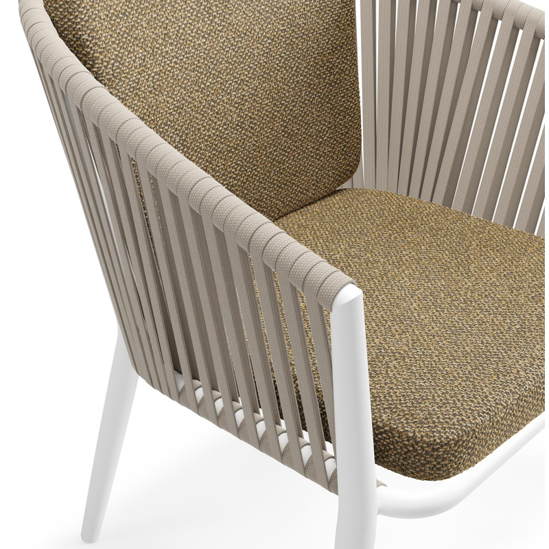 Chaise de jardin Orso en aluminium blanc et corde plate tissée verticalement beige avec coussin en All Weather Cosytica Madagascar Walnut