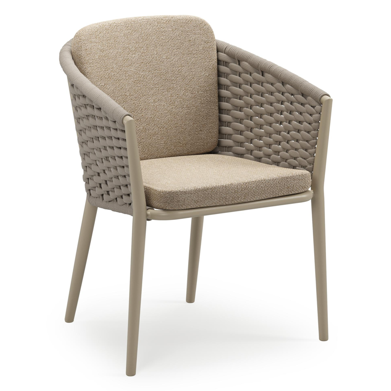 Orso stapelbare tuinstoel in beige aluminium en beige horizontaal geweven ronde rope met stoelkussen in All Weather Cosytica Madagascar Oak