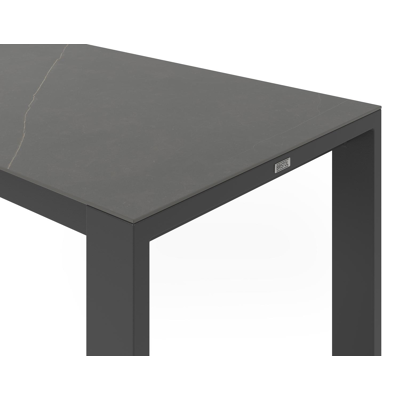 Verato tuintafel in zwart aluminium en volkeramiek calatorao - L 170 x B 70 x H 106 cm