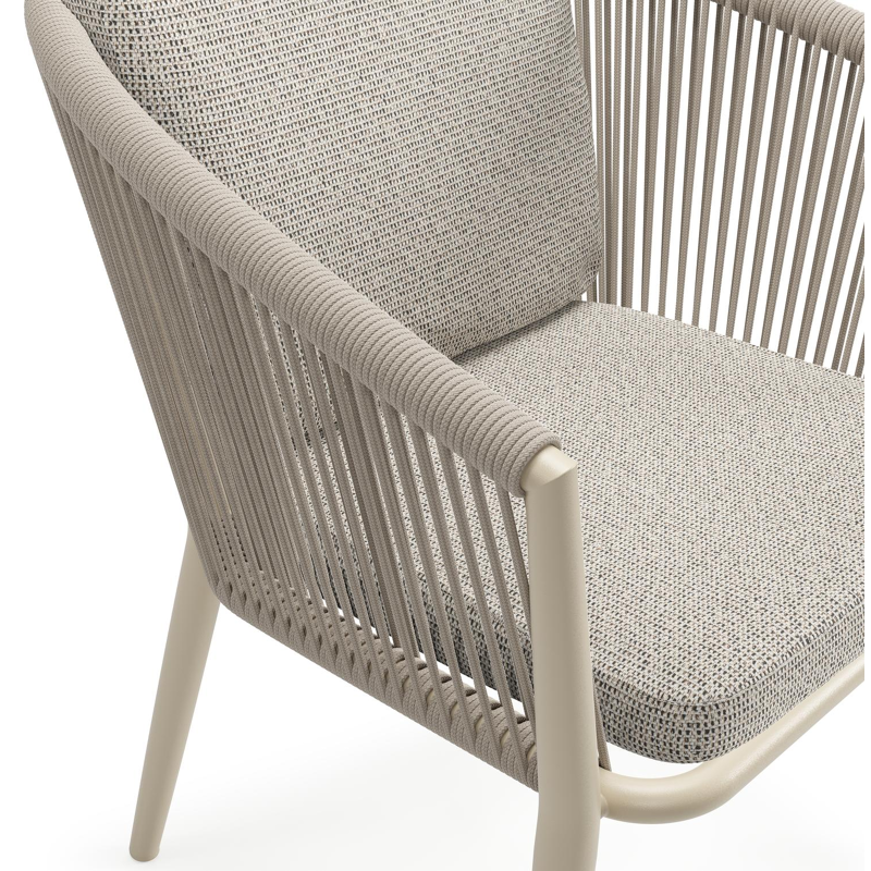Orso tuinstoel in beige aluminium en beige verticaal geweven ronde rope met luxe zitkussen in All Weather Solica Firenze Sand