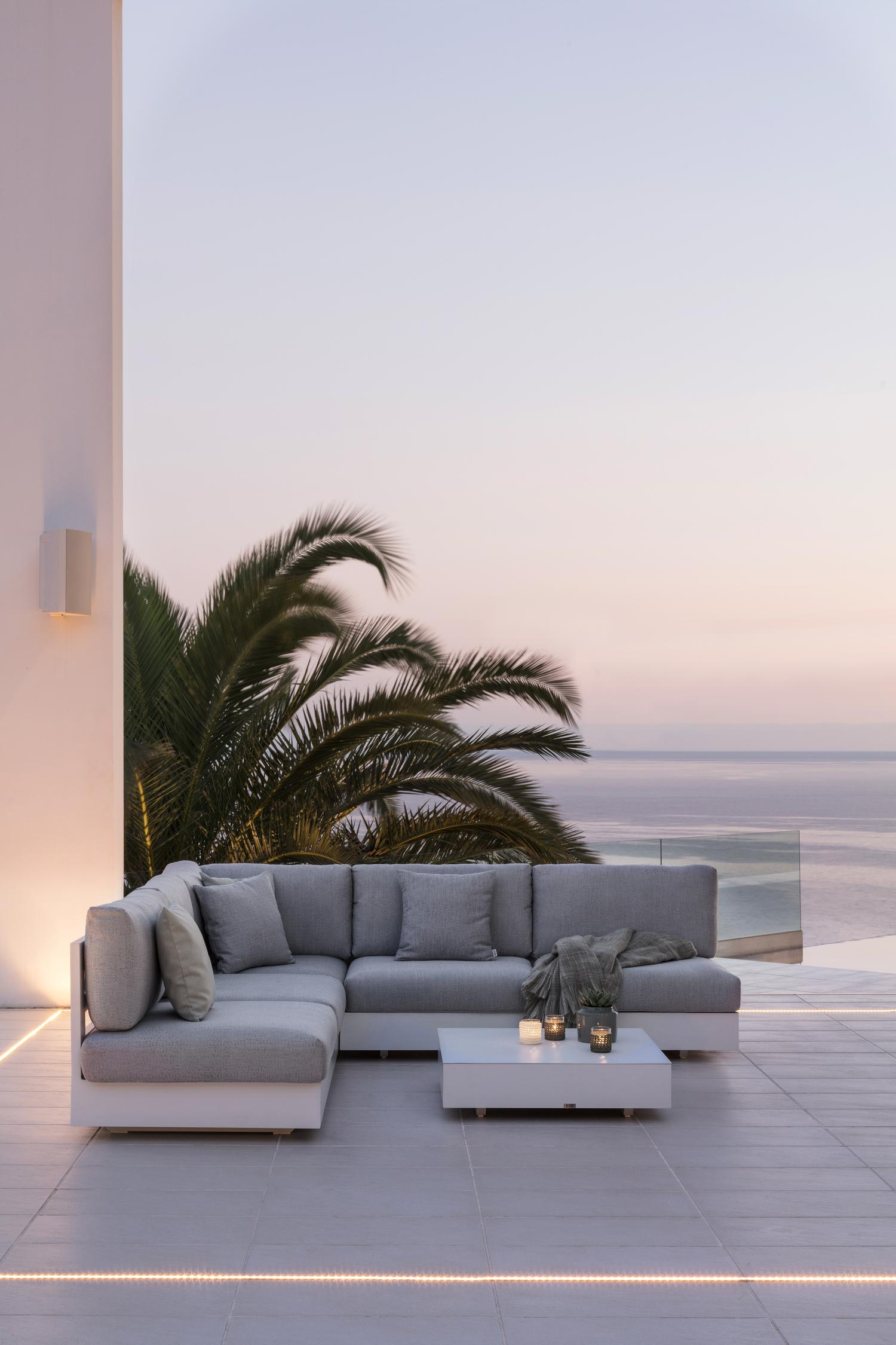 Como loungehoek in wit aluminium met althea off white all weather cosytica kussen