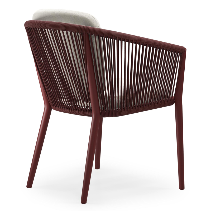 Orso tuinstoel in ruby aluminium en ruby verticaal geweven ronde rope met zitkussen in All Weather Sunbrella® Luxe Savane White