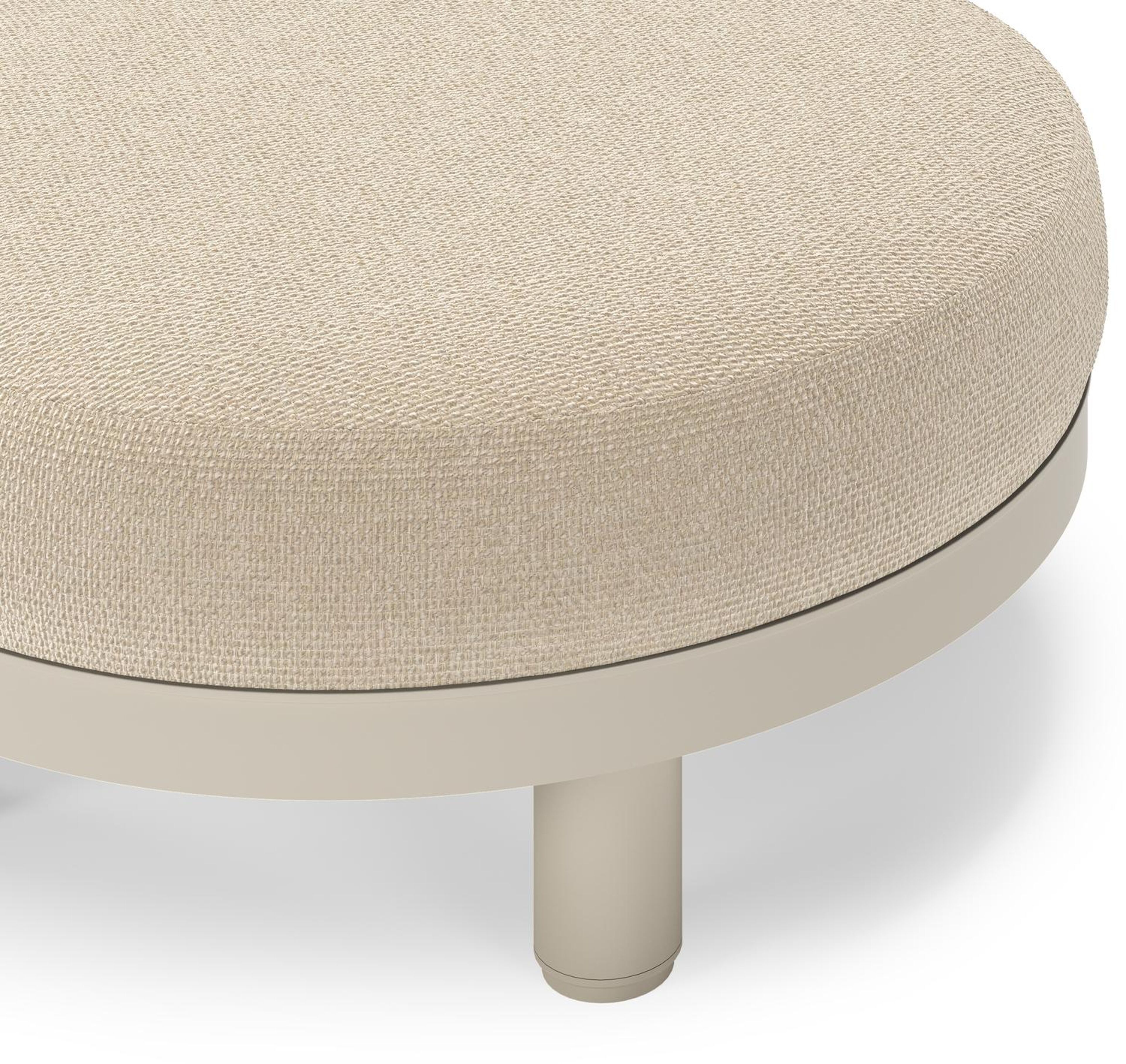 Donato lounge poef in beige aluminium met all weather cosytica Althea Chalk kussen