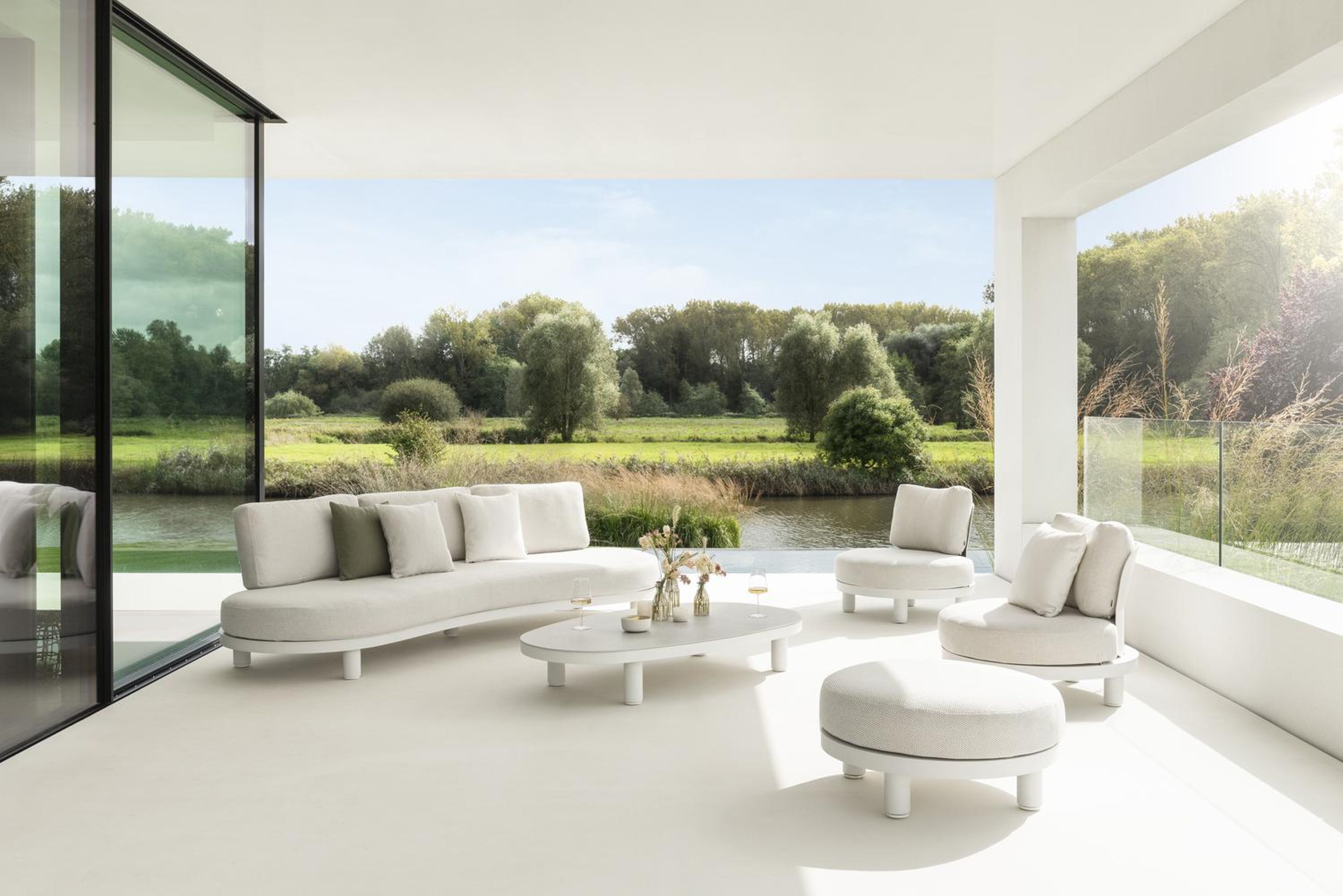 Donato organische loungebank 3-zit in wit aluminium met lopi marble all weather sunbrella® luxe kussen