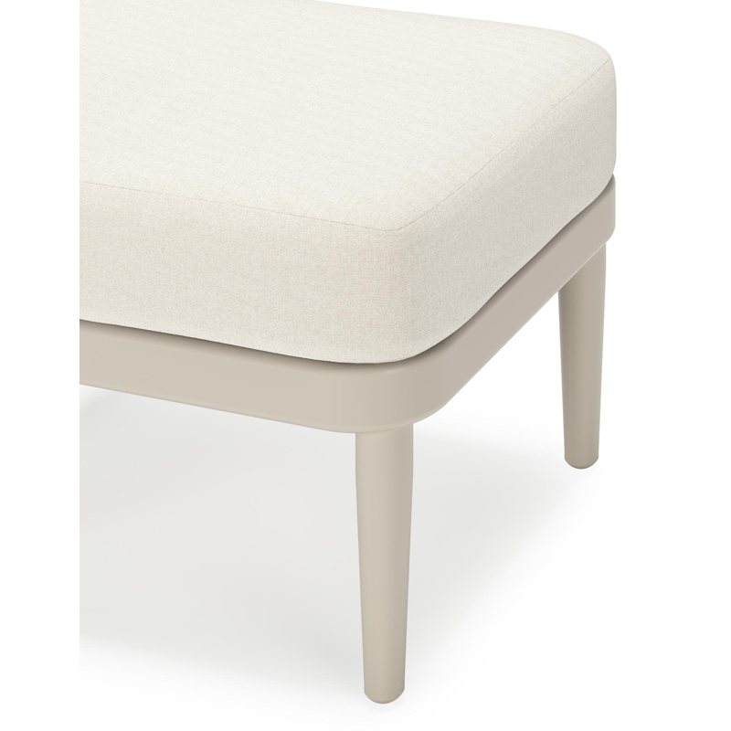 Orso poef in beige aluminium met Natte White all weather sunbrella® luxe kussen