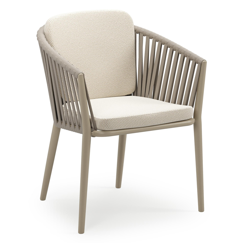 Orso stapelbare tuinstoel in beige aluminium en beige verticaal geweven luxe vlakke brede rope met stoelkussen in All Weather Cosytica Althea Off White