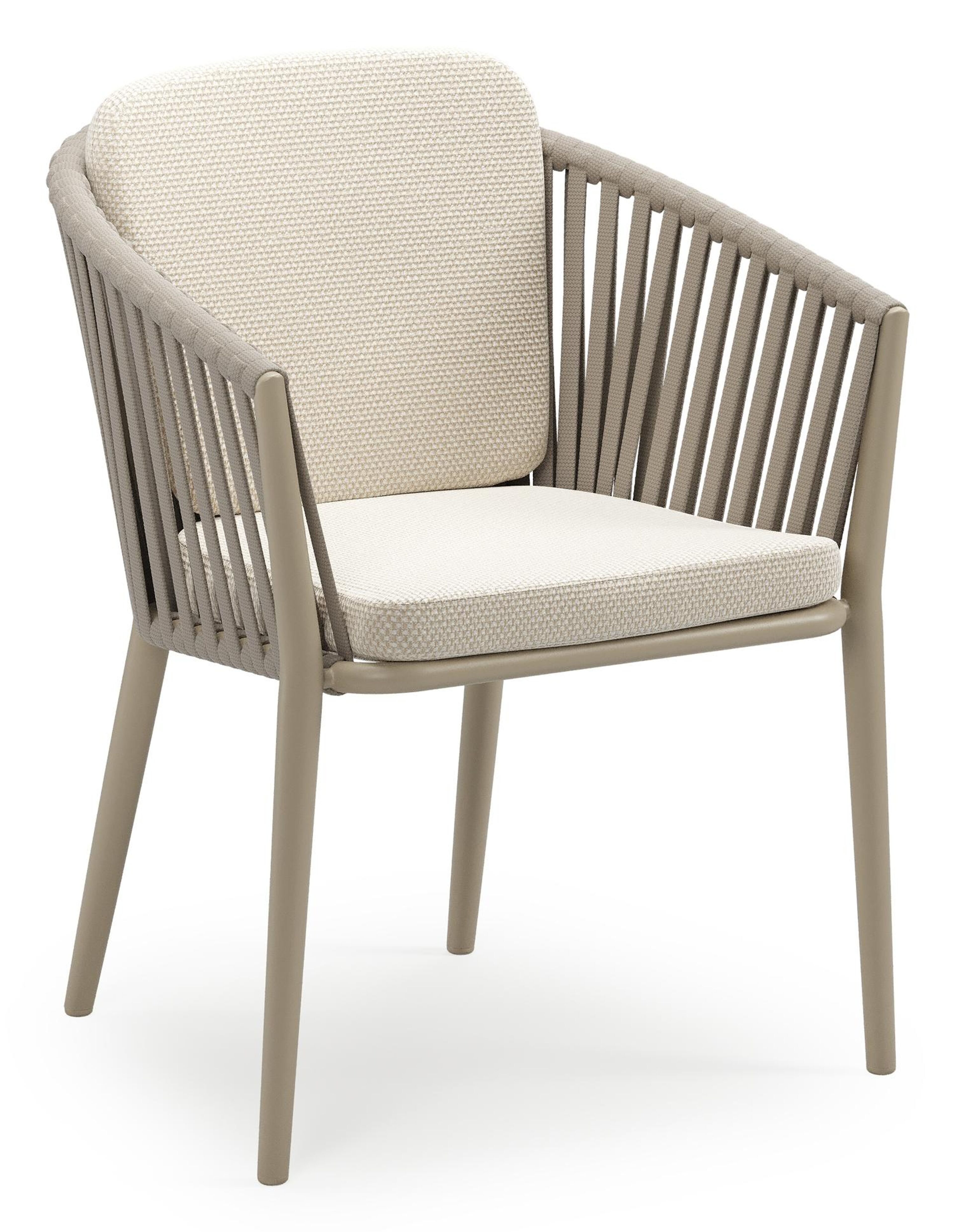 Chaise de jardin empilable Orso en aluminium beige et corde large plate de luxe tissée verticalement beige avec coussin en All Weather Cosytica Althea Off White