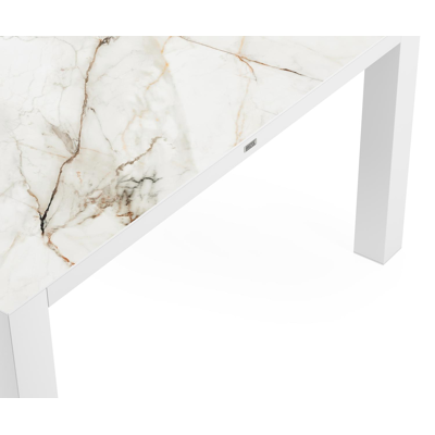 Table de jardin Nano en aluminium blanc et céramique pleine calacatta luxe - Lg 240 x Larg. 148 x H 74 cm