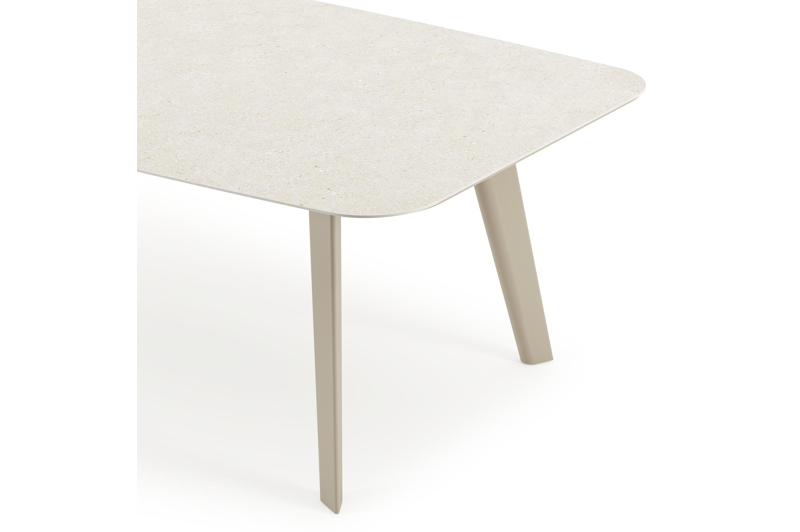 Table de jardin Lacirma forme de bateau en aluminium beige et céramique pleine Shilin Lg. 255 x Lrg. 115 x Haut. 74 cm
