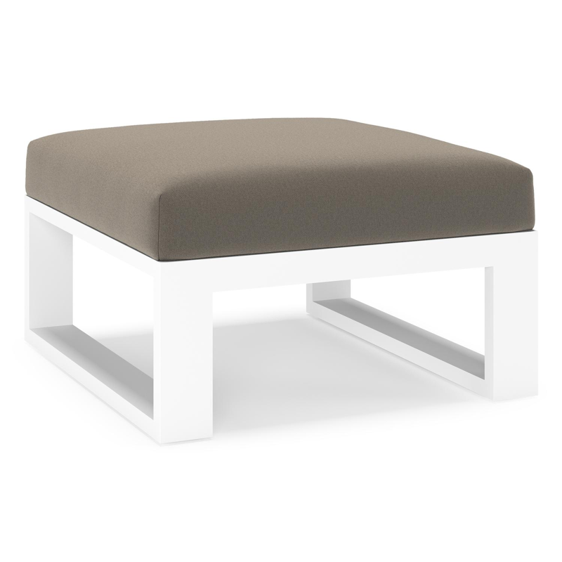 Verato poef in wit aluminium met natte carbon beige all weather sunbrella® luxe kussen