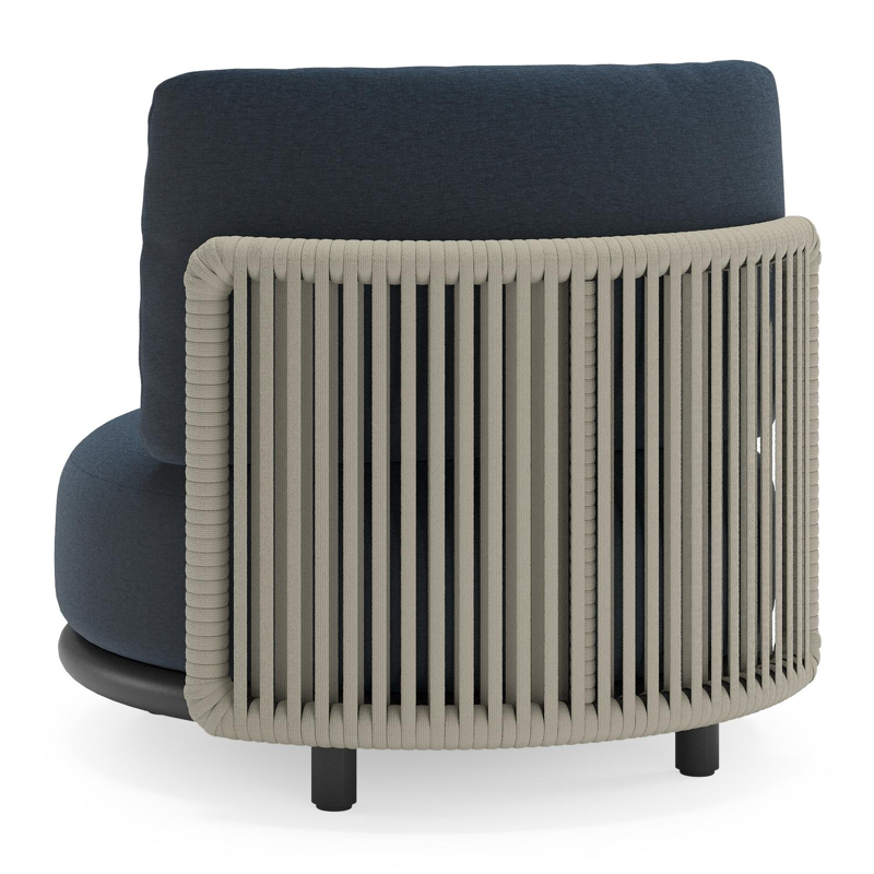 Lomano loungestoel in zwart aluminium en beige verticaal geweven luxe vlakke rope met Heritage Indigo All Weather Sunbrella® luxe