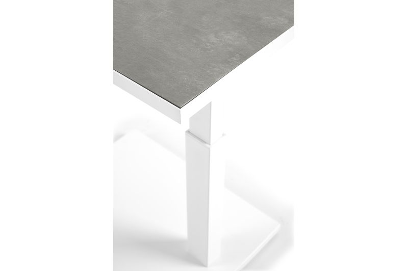 Talana bijzettafel in wit aluminium en grijs volkeramiek - L 60 x B 40 x H 47/67,50