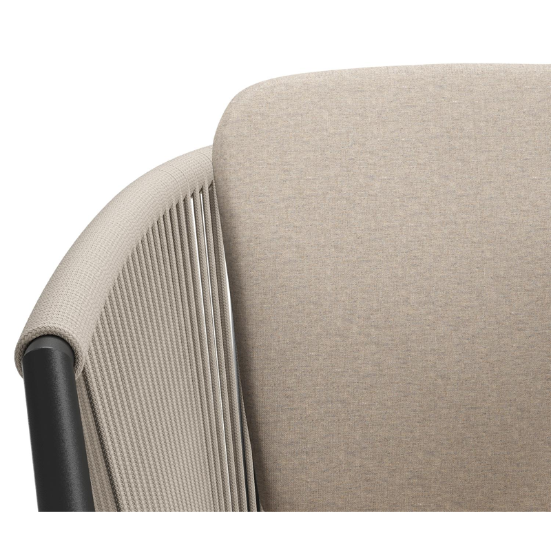 Orso tuinstoel in zwart aluminium en beige verticaal geweven ronde rope met zitkussen in All Weather Sunbrella® Luxe Heritage Ash