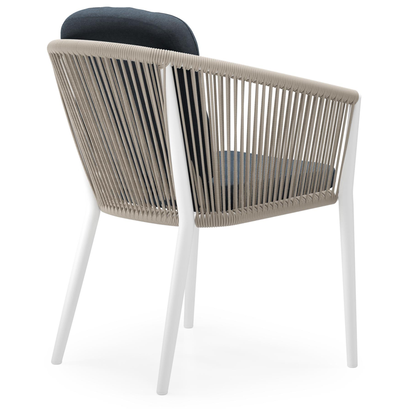 Orso tuinstoel in wit aluminium en beige verticaal geweven ronde rope met luxe zitkussen in All Weather Sunbrella® Luxe Heritage Indigo