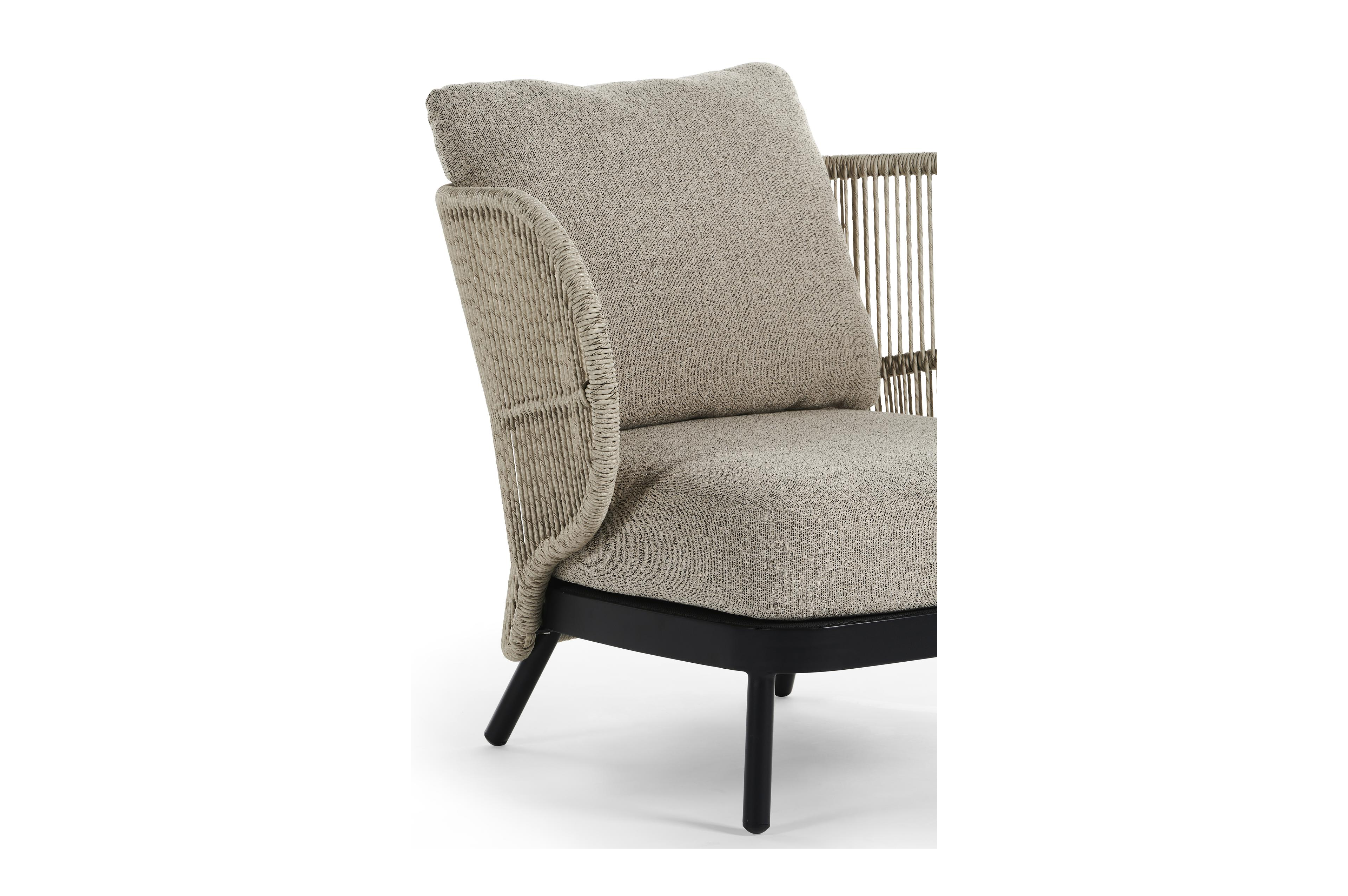 Lugano loungestoel 1-zit in zwart aluminium en beige gedraaide ronde wicker met catania beige All Weather Cosytica kussen