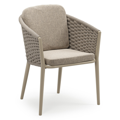 Orso stapelbare tuinstoel in beige aluminium en beige horizontaal geweven ronde rope met stoelkussen in All Weather Sunbrella® Luxe Chartres Pewter