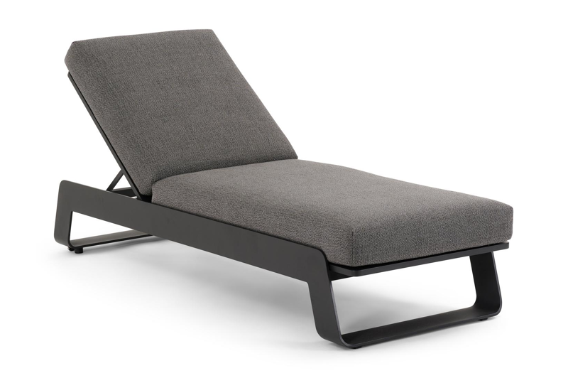 Atessa verstelbaar ligbed in zwart aluminium met savane tornado all weather sunbrella® luxe kussen