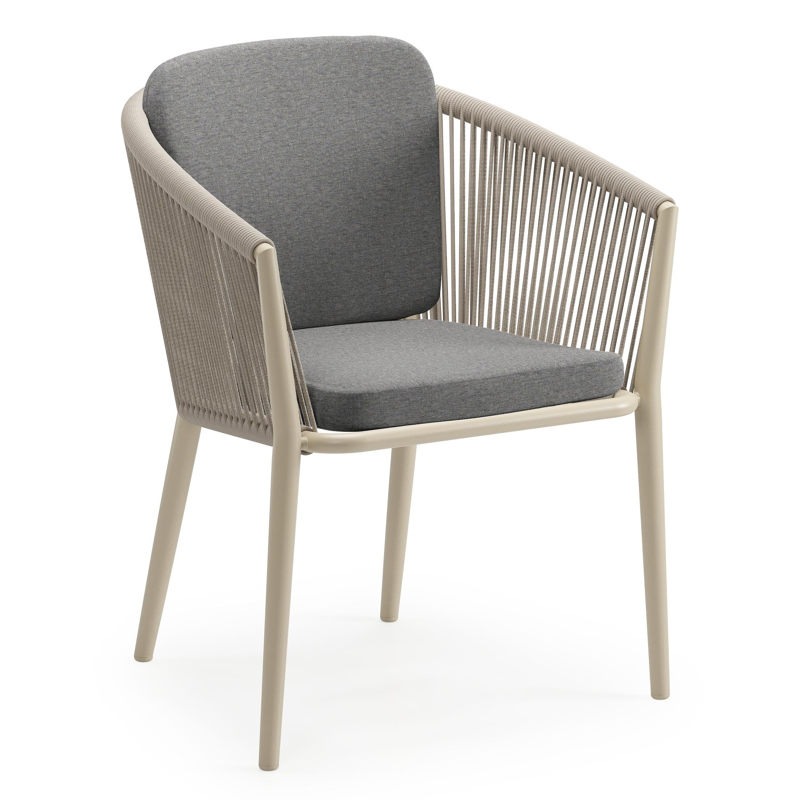 Orso tuinstoel in beige aluminium en beige verticaal geweven ronde rope met zitkussen in All Weather Sunbrella® Luxe Heritage Slate